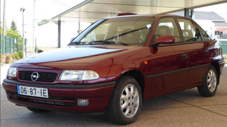 Astra de 1997 tem menos de 1.500 quilómetros e está à venda em Portugal