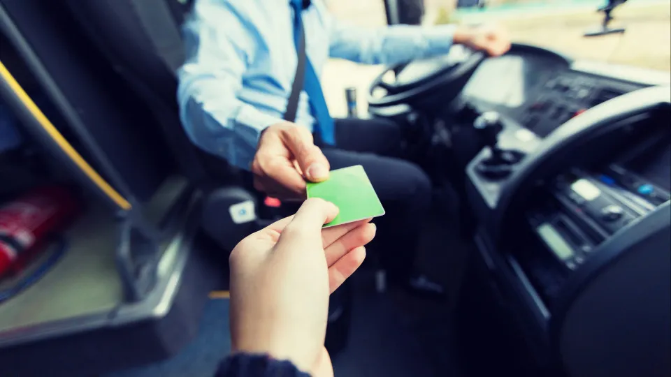 Utiliza transportes públicos? IVA dos bilhetes também é dedutível no IRS