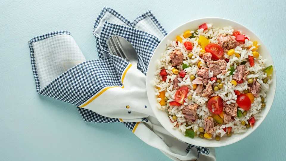Transforme o 'aborrecido' arroz com atum graças a esta receita