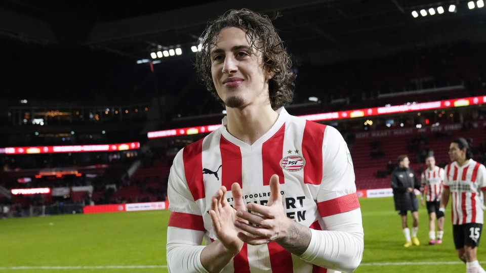 PSV regressa aos triunfos na estreia de Fábio Silva