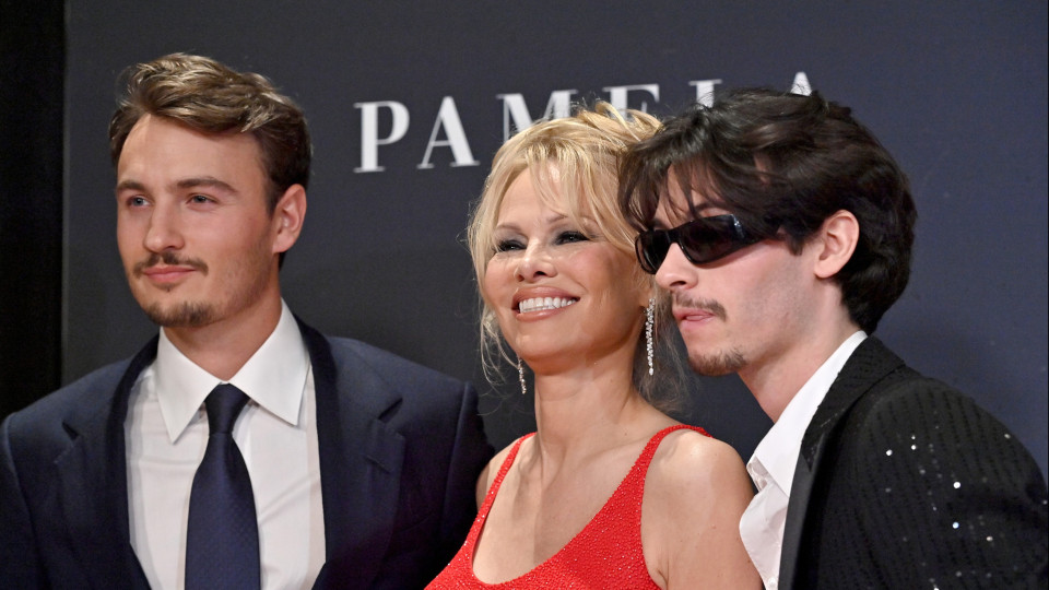  Filhos de Pamela Anderson dão nas vistas na passadeira vermelha