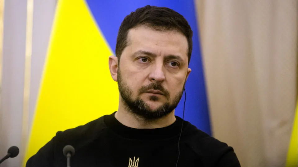 Zelensky acusa Putin de "simular eleição" para "governar para sempre"