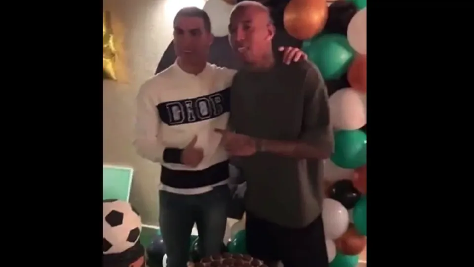 Talisca festejou aniversário com Ronaldo... e até o Benfica apareceu