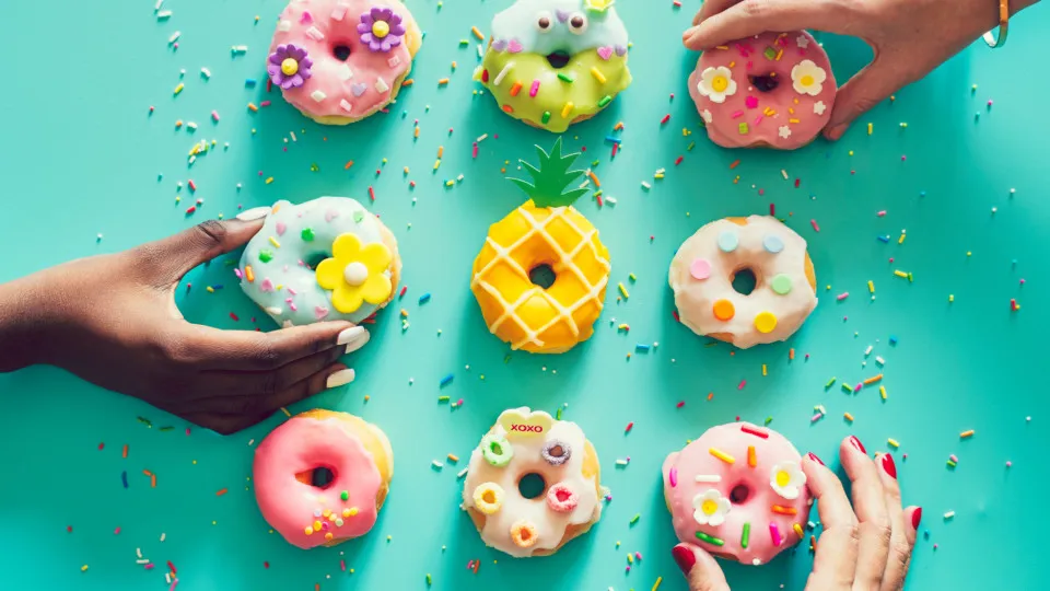 Sim, existe uma forma correta de comer donuts
