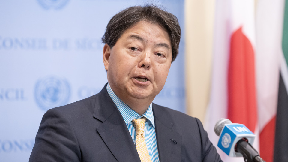 MNE japonês aponta ao homólogo chinês "grandes desafios" nas relações