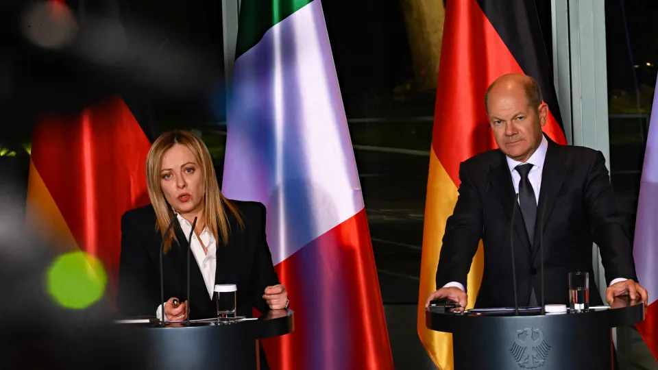 Meloni reúne-se com Scholz em Berlim e anuncia visita a Kyiv