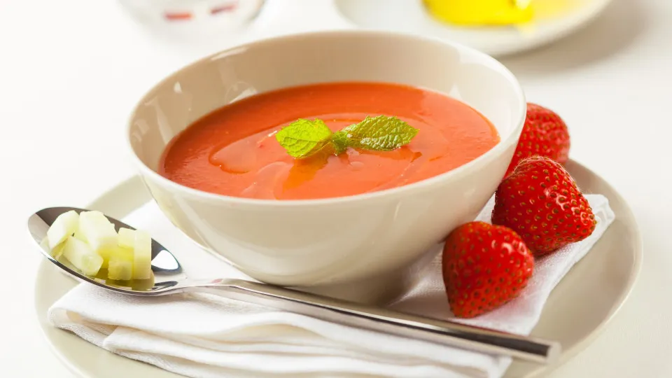 O gaspacho de morango que vai querer provar já hoje (quente ou frio)