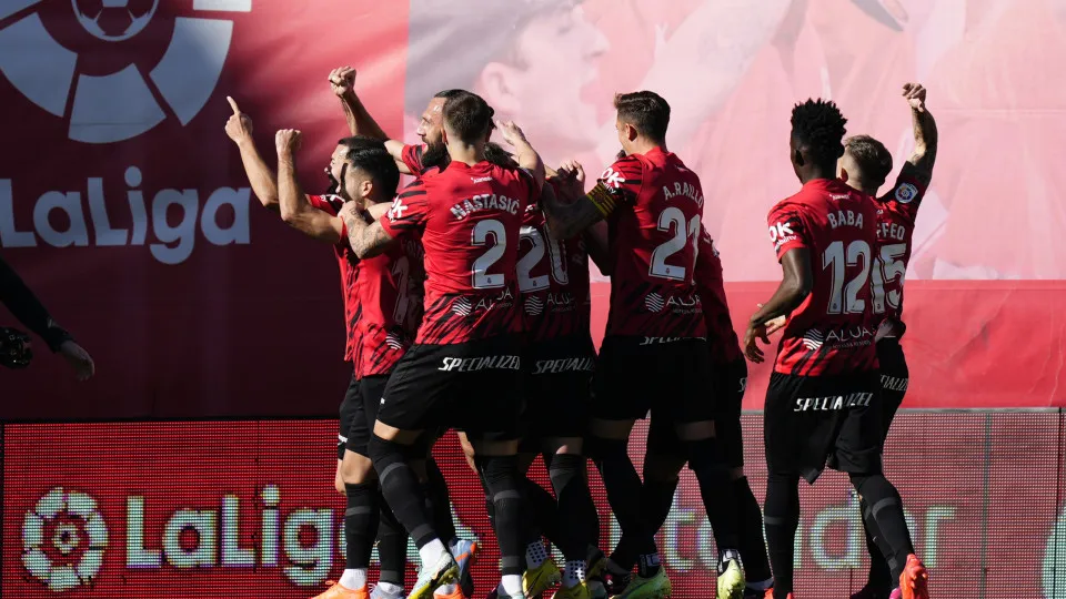 Campeão afundou em Maiorca. Real estende a passadeira do título ao Barça
