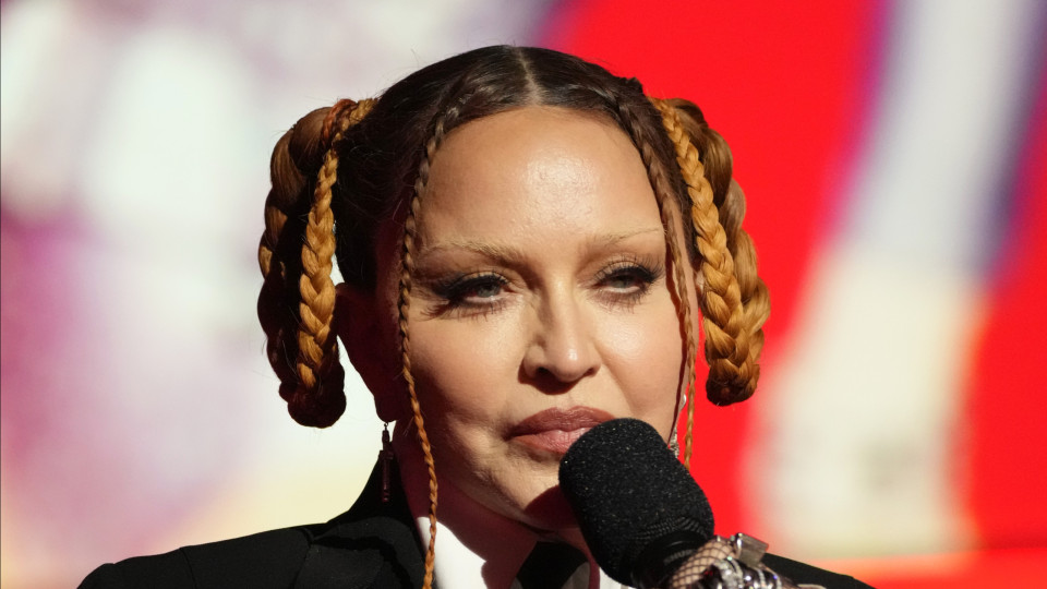 Madonna responde à letra a críticas após surgir irreconhecível nos Grammy