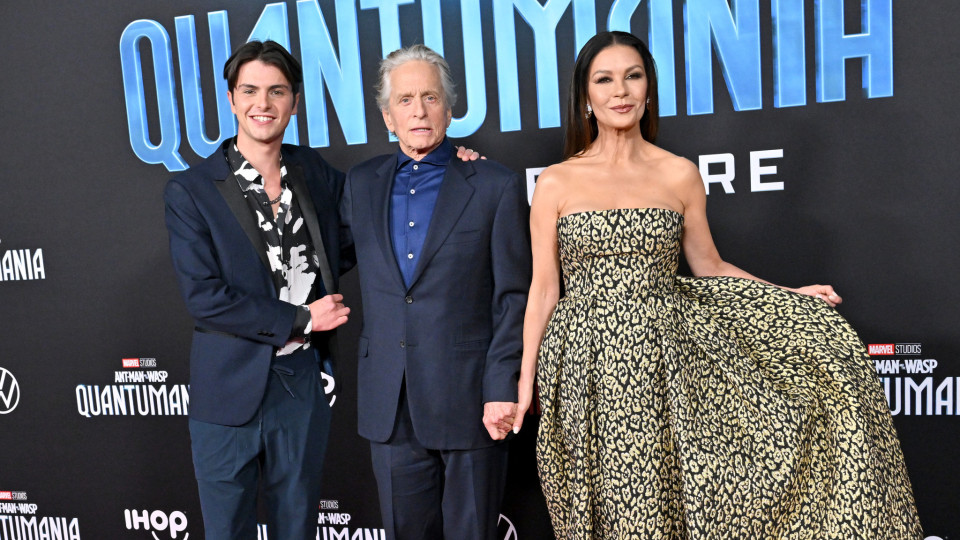 Michael Douglas e Catherine Zeta-Jones celebram 24 anos do filho