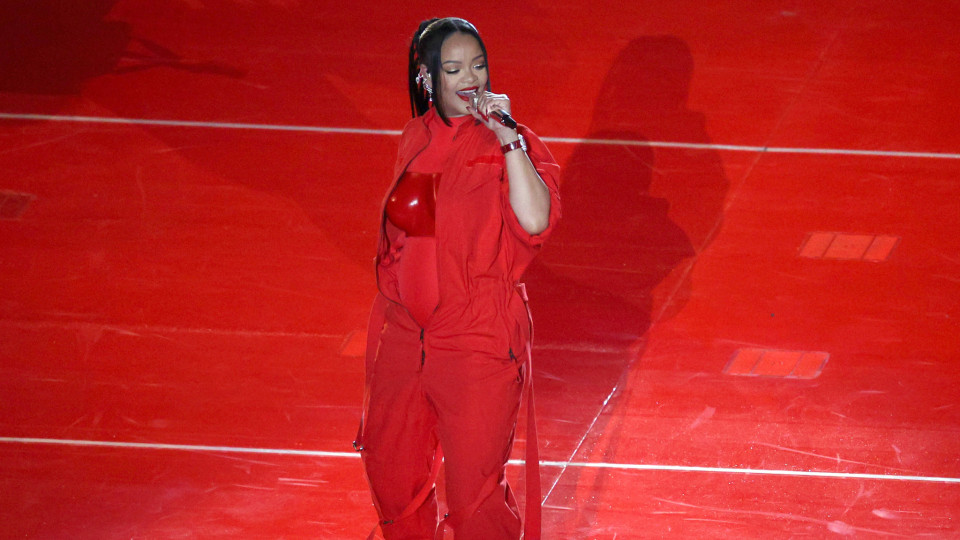 Pai de Rihanna só soube da gravidez durante o espetáculo no Super Bowl