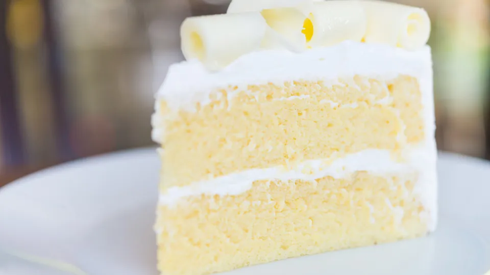 O bolo de chocolate branco que todos vão devorar