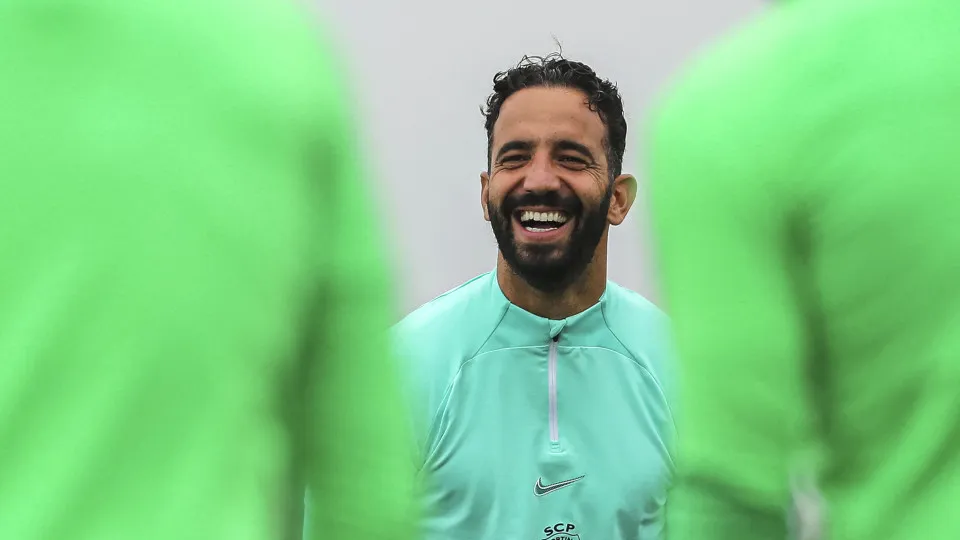Sporting regressa aos treinos com três nomes no boletim clínico