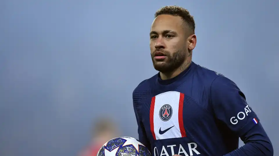 Dono do Chelsea reuniu-se com o PSG para discutir futuro de... Neymar