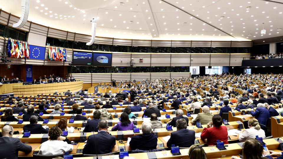 PE e parlamento ucraniano insistem no avanço das negociações de adesão