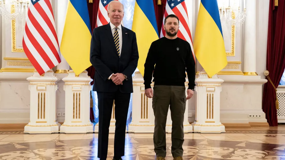 Zelensky e Biden reúnem-se na cimeira do G7