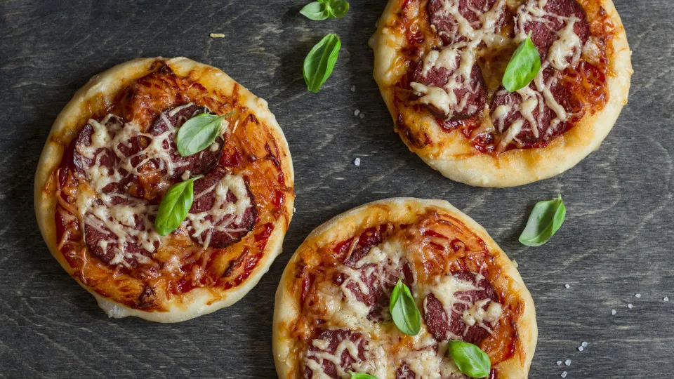 Surpreenda os miúdos com mini pizzas deliciosas e 'assustadoras'