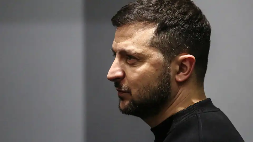 Zelensky demite chefe da Força Aérea após queda de caça F-16