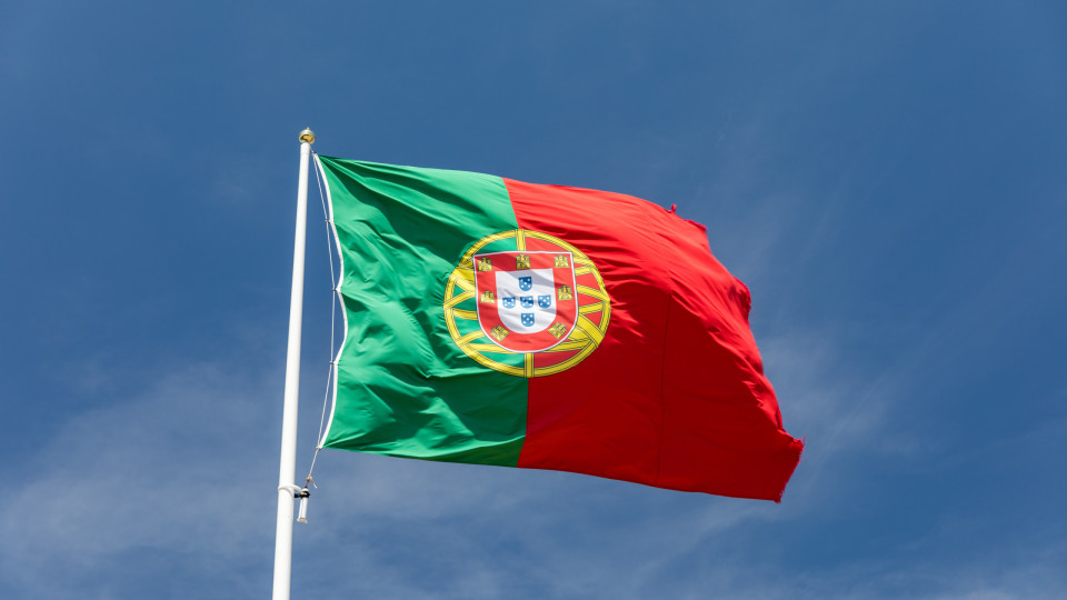 Fitch sobe 'rating' de Portugal para 'A-'