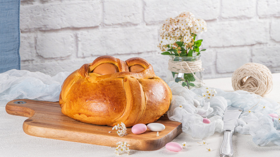 Família reabre padaria para fazer folar que é rei na Páscoa em Valpaços 