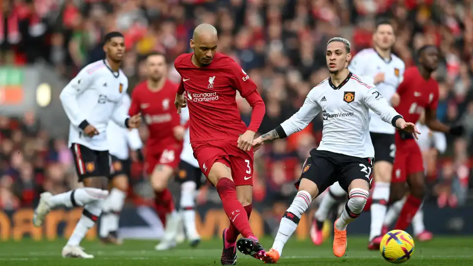 Reforço à vista para Espírito Santo? Fabinho fora do estágio do Liverpool