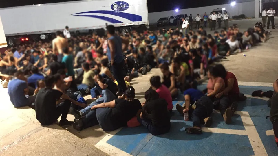 Encontrados 343 migrantes dentro de contentor no México