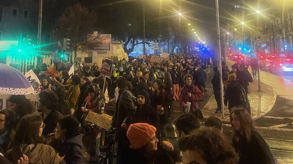 Largas centenas marcham em Lisboa pelos direitos das mulheres
