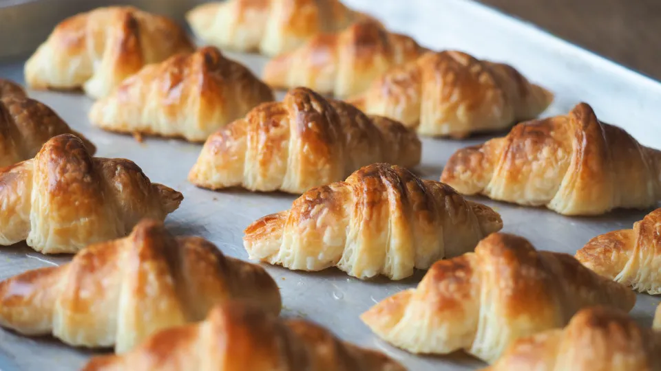 Bastam dois ingredientes para fazer estes croissants - e nenhum é açúcar