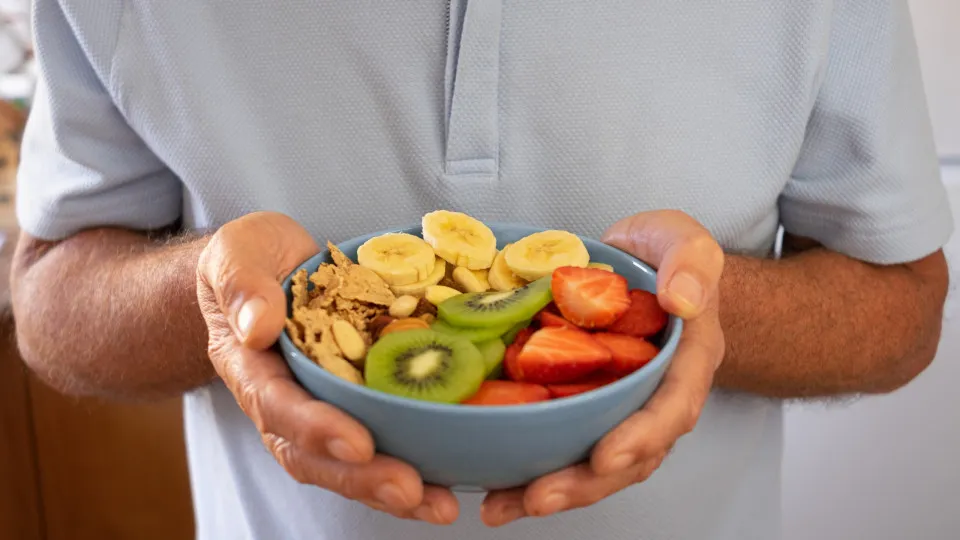 Se quer emagrecer, pare de acreditar nestes mitos sobre fruta