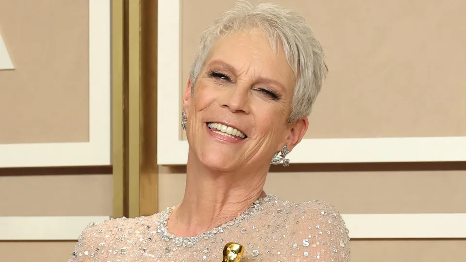 Jamie Lee Curtis. A "emoção da vitória" que a deixou com bota ortopédica