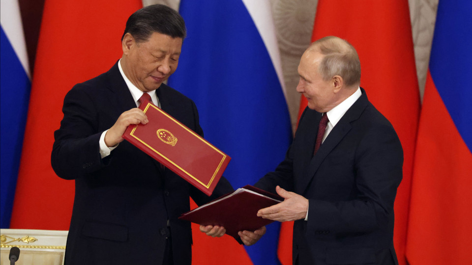 Putin deixa recados ao Ocidente e Xi diz que China é "imparcial"