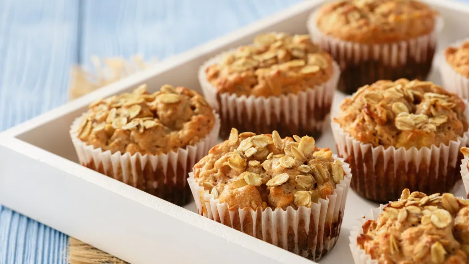 Qualquer hora é boa para provar estes muffins de aveia e abacate