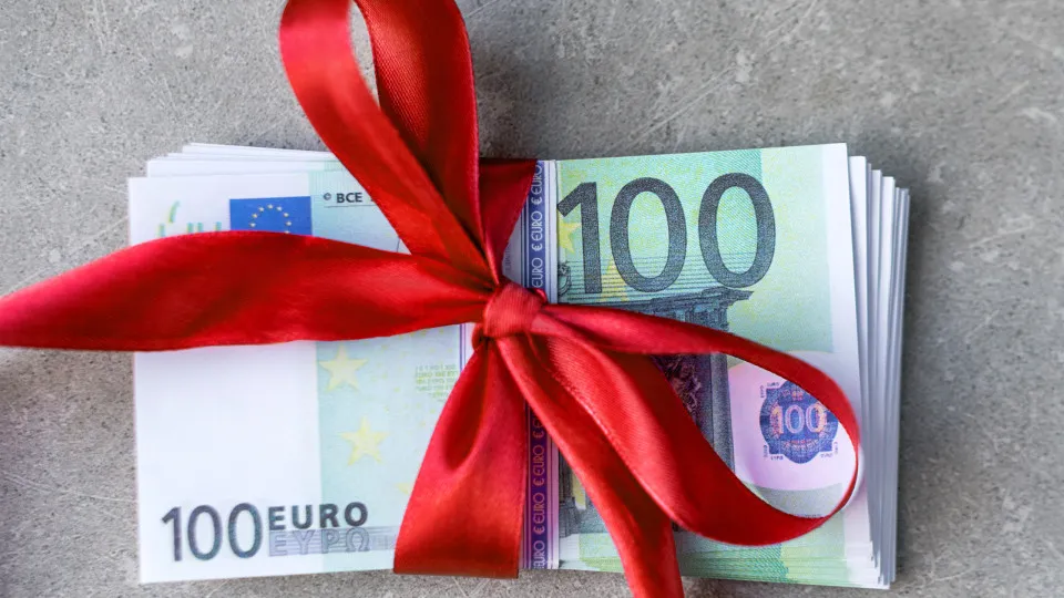 Recebeu uma prenda em dinheiro acima 'deste' valor? É taxada pelo Fisco