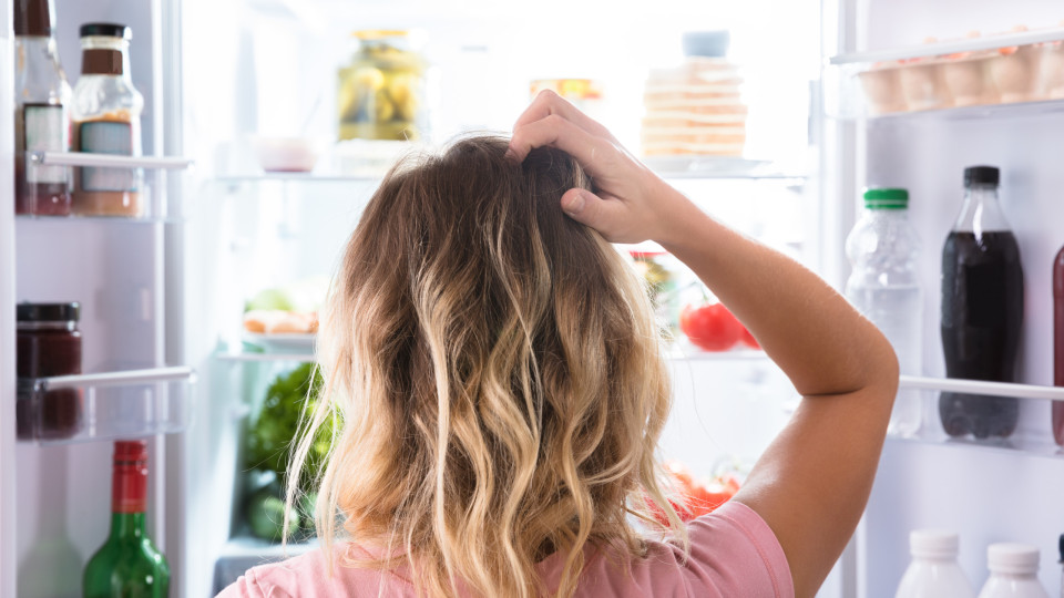 Alimentos que devia estar a guardar no frigorífico - e nem sabia 