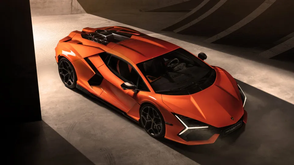 Quem quiser um Lamborghini Revuelto tem de esperar mais de dois anos