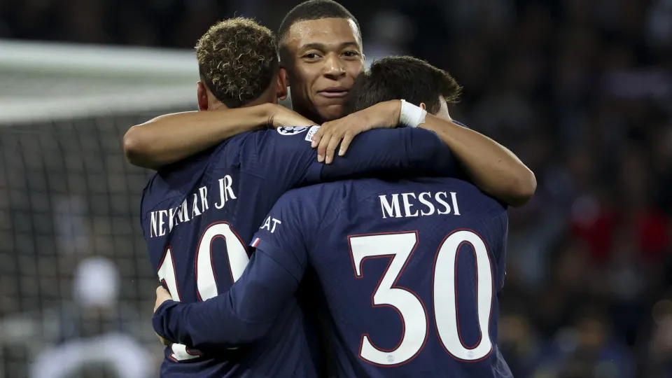 PSG: Mbappé ganha quase tanto como Messi e Neymar... juntos