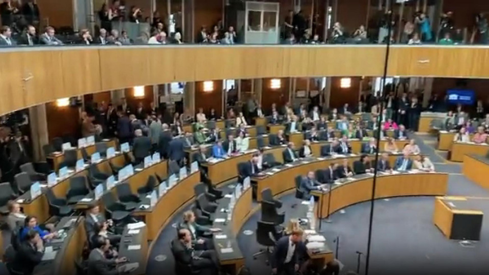 Áustria. Extrema-direita abandona parlamento durante discurso de Zelensky