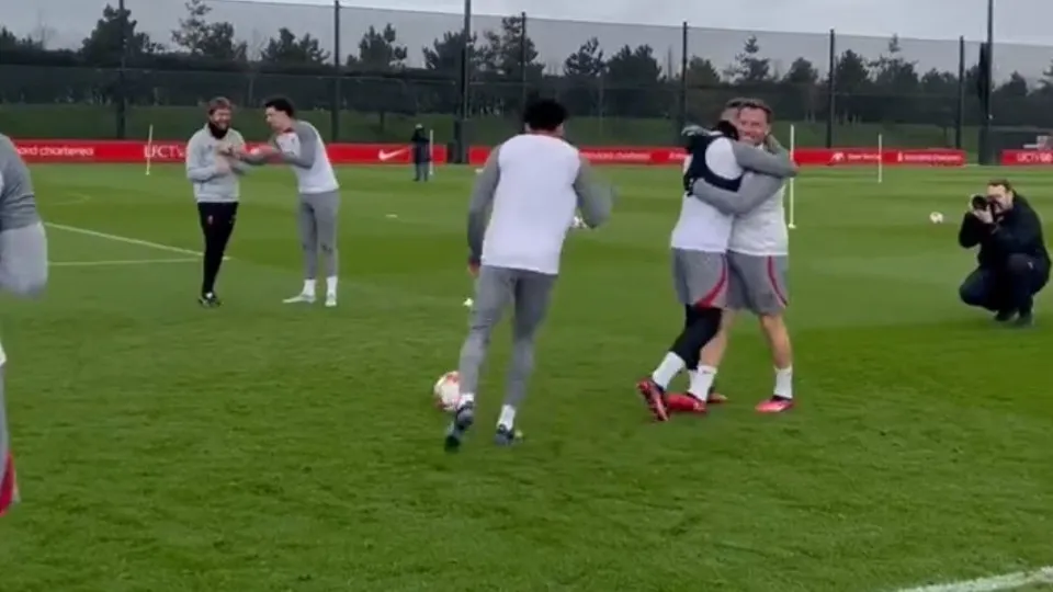 Entusiasmante 'meinho' do Liverpool até motivou... um pedido de desculpas