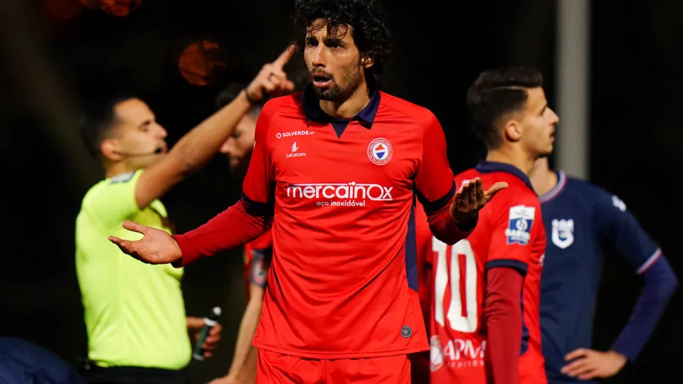Farense marca passo na Trofa e sofre um forte revés na luta pela subida