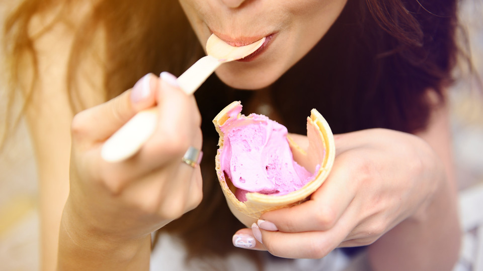 Comer gelados pode trazer benefícios para estas pessoas. Saiba tudo