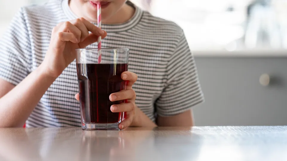 Parece mais velho do que é? Estas três bebidas envelhecem a pele