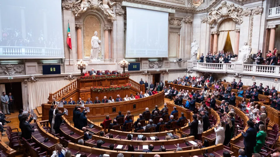 De acordo sobre professores, PSD, BE e PCP acusam-se de "hipocrisia"