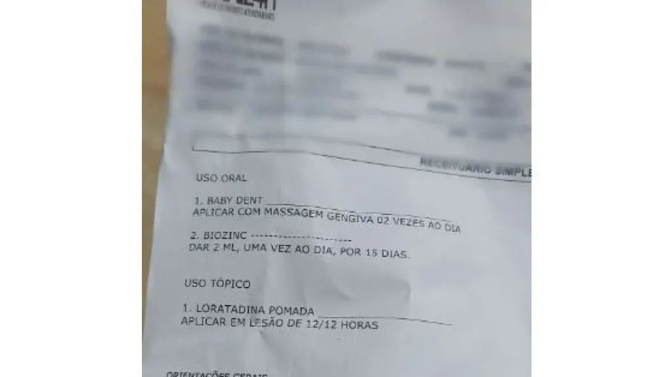 Pai foi a farmácia aviar receita para filho bebé. Medicamento não existia