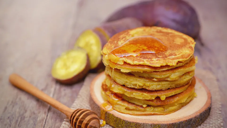 As panquecas saudáveis de batata-doce que todos vão querer provar