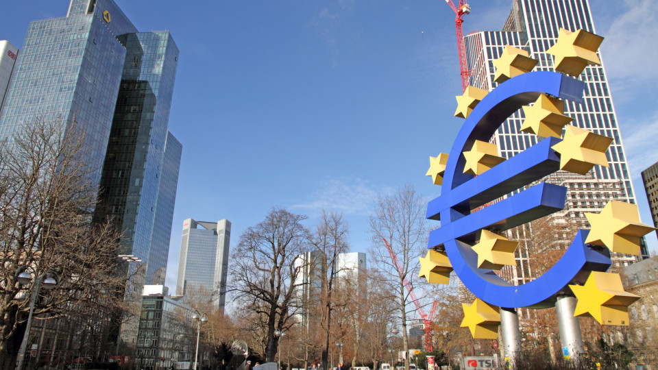 Empresas da zona euro preveem aumento de 5,4% dos custos salariais