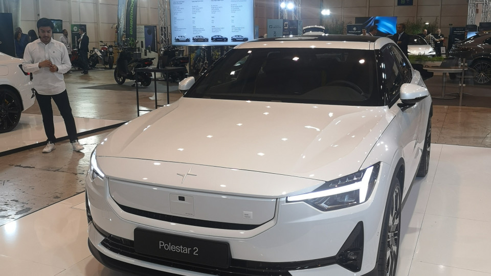 Polestar 2 renovado. Design aprimorado, novos motores e melhores baterias