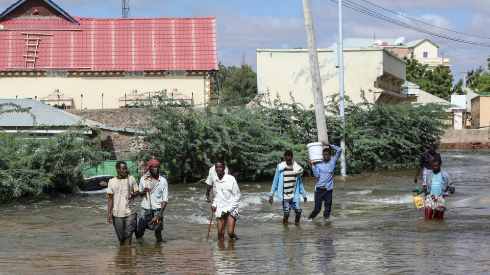 Destruição e milhares de deslocados na Somália devido a inundações