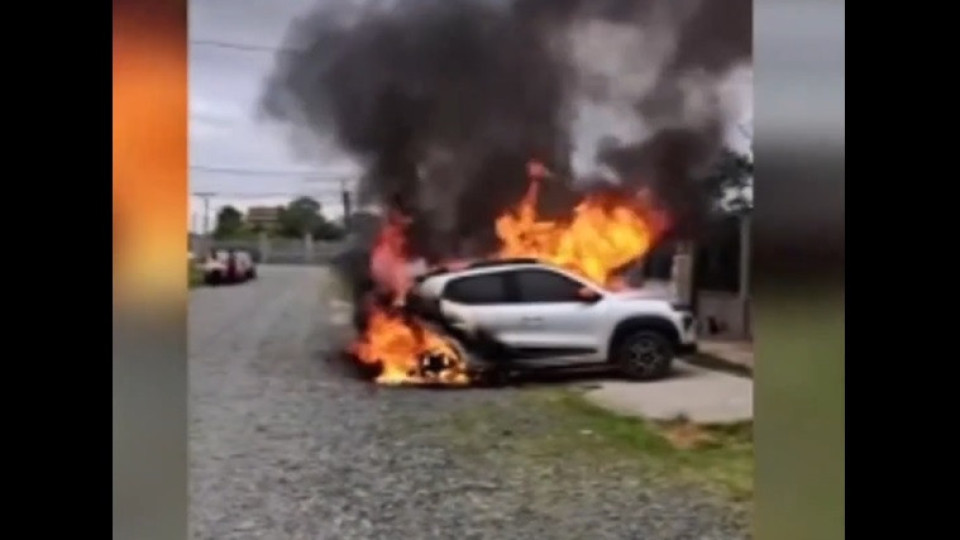 Dacia Spring incendeia-se devido a possível falha na bateria