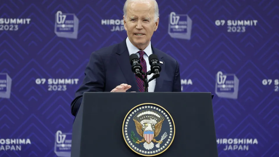 Biden garante que Putin "não quebrará" determinação em apoiar Kyiv