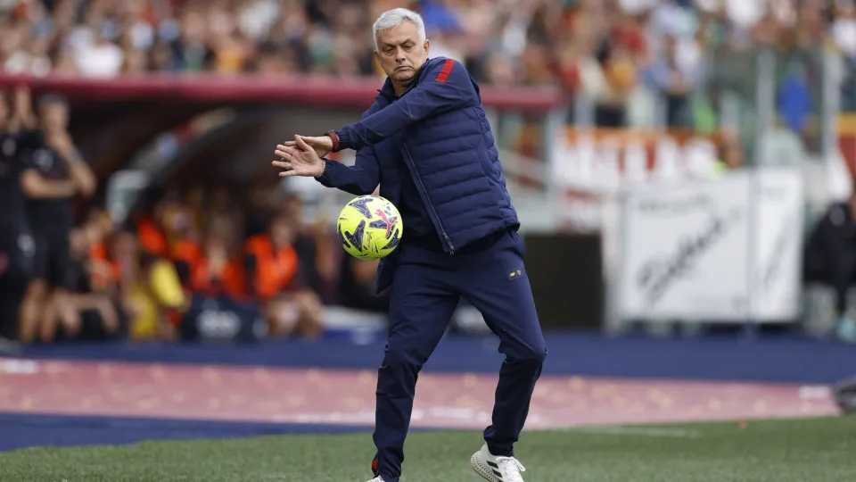 Lenda da AS Roma preocupada com futuro de Mourinho: "Falei com ele..."